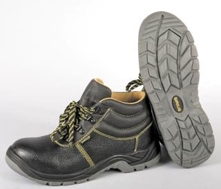 Ботинки &quot;ПРОФИ&quot; Описание: Верх обуви из кожи со специальным покрытием для защиты от ОПЗ, МВ, МВО. Подкладка: типика. Подошва: ПУ-ПУ.